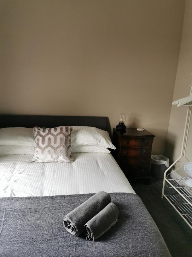 6 Dbl Bed, Central Huddersfield House Inc Parking Exterior photo